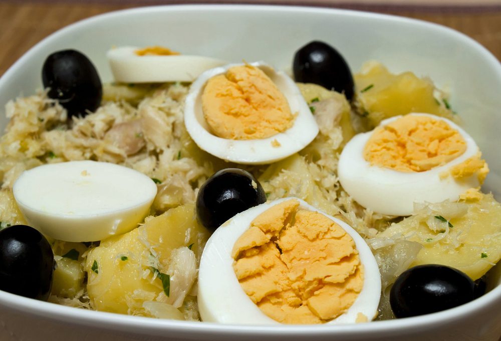 Bacalhau a gomes de sa dish - Portugal culinary | Portugalonline.com