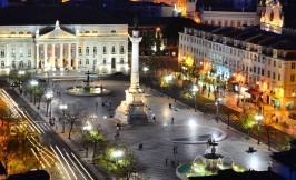 Lisbon tours - Rossio square at night | Portugal.com
