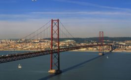 Bridge April 25, lisbon. Photo by Antonio Sacchetti. Turismo de Portugal