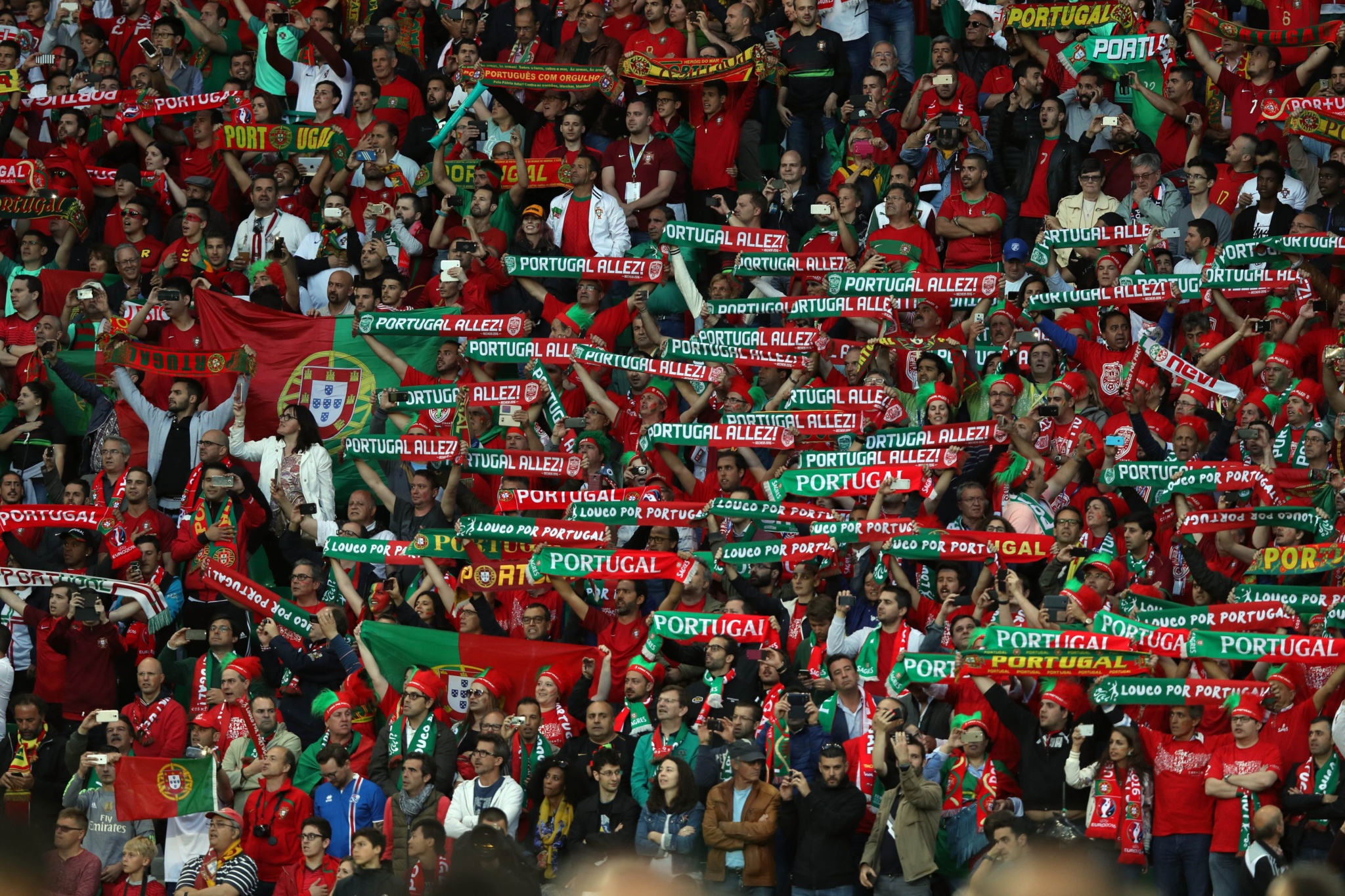 Portugal team crowd