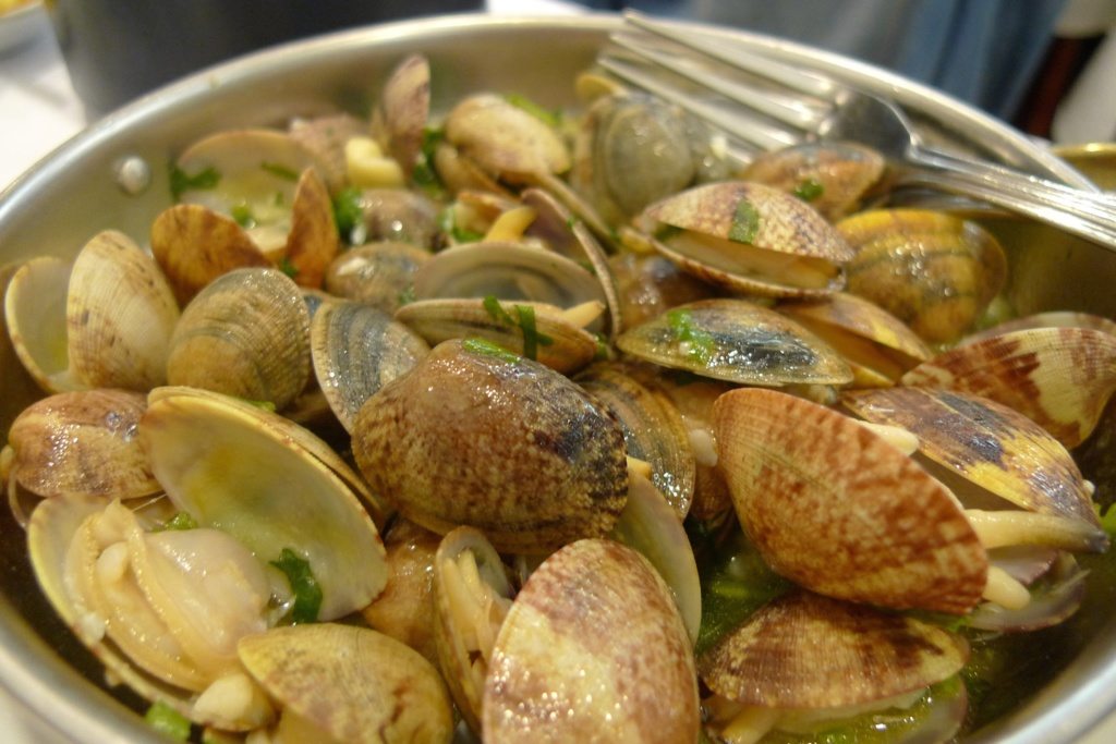 Portuguese-stlye clams