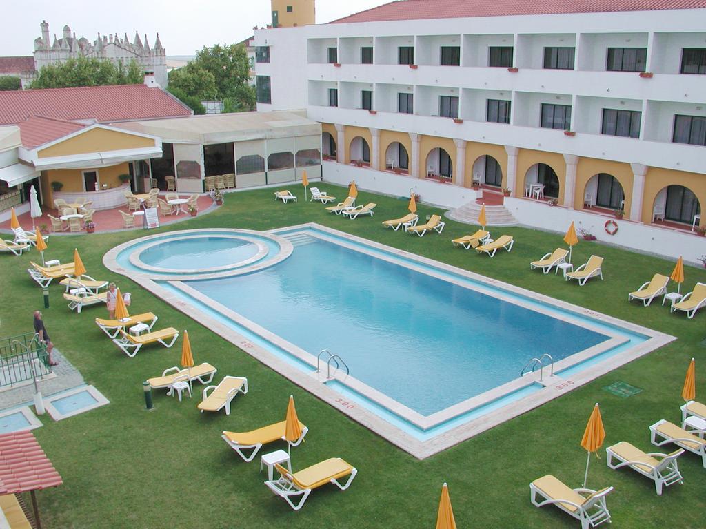 Hotel Dom Fernando swimming pool - Evora, Portugal