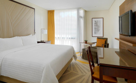 lisbon marriott hotel guest room