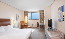 melia valencia hotel guestroom