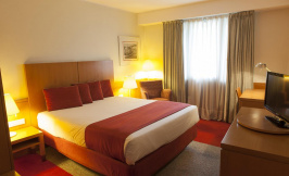 mercure porto gaia hotel guestroom