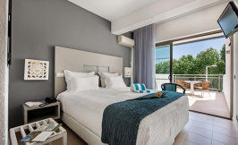 carvi beach hotel bed