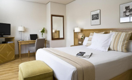 hesperia vigo hotel spain guestroom