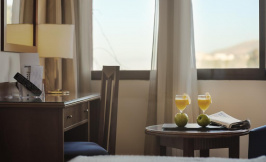 hotel alixares granada spain guestroom drinks desk